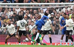 Jorrel Hato mencetak gol dalam laga Chelsea vs Port Vale di FA Cup 2025/2026, Sabtu (4/4/2026). (AP Photo/Ian Walton)