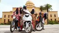 Budaya mengendarai motor memang berkembang di kota Marrakech khususnya bagi para perempuan.