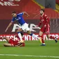 Pemain Liverpool Trent Alexander-Arnold (66) melakukan pelanggaran terhadap pemain Everton Dominic Calvert-Lewin pada pertandingan Liga Inggris di Anfield, Liverpool, Inggris, Sabtu (20/2/2021). Liverpool kalah 0-2. (Lawrence Griffiths/Pool via AP)