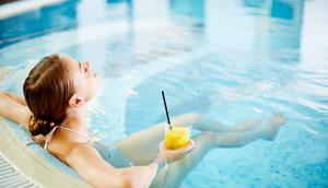 Ilustrasi Mimpi Berenang Credit: Freepik