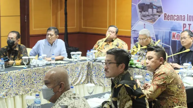 Presentasi pihak perusahaan Indonesia dan Tiongkok di depan Gubernur Sulawesi Tenggara di Jakarta.