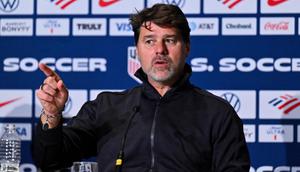 Pelatih Timnas AS, Mauricio Pochettino, berbicara dengan media selama konferensi pers pada 5 Desember 2025 di Washington, DC. (Jamie Sabau/Getty Images via AFP)