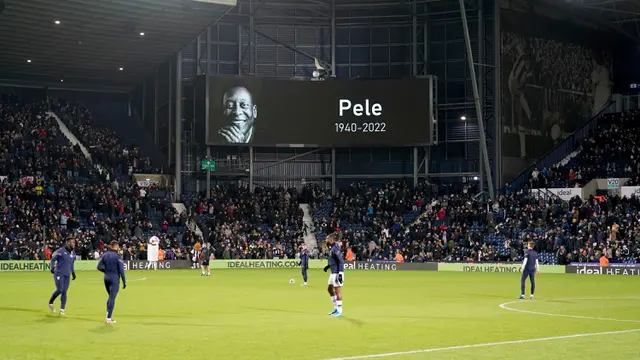 Penghormatan untuk Mendiang Legenda Sepak Bola Brasil Pele