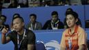 Pelatih ganda campuran Indonesia, Richard Mainaky, memberikan arahan pada Indonesia Open di Istora Senayan, Jakarta, Selasa, (3/7/2018). Ricky/Debby menang dengan skor 17-21, 21-13. 24-22. (Bola.com/M Iqbal Ichsan)