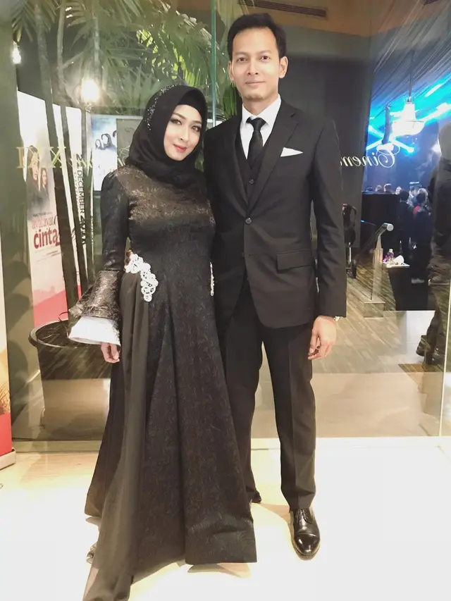 Menikah Tanpa Pacaran, Ini 6 Momen Manis Fedi Nuril dan Istri