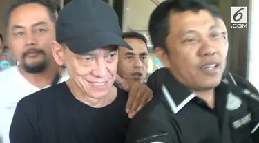 Penyanyi senior Fariz RM kembali ditangkap polisi terkait kasus penyalahgunaan narkoba. Ia kini dibawa ke pusat rehabilitasi narkoba di Lido, Sukabumi. Walau direhab, polisi pastikan kasus hukum Fariz tetap berjalan.