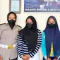 Dua perempuan di Pekanbaru yang dibawa ke Polresta karena berkendara ugal-ugalan. (Liputan6.com/M Syukur)