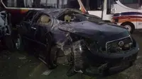 Mobil Daihatsu Terios yang terbalik di Jalan Tol Jagorawi, Ciawi, Bogor, Jawa Barat, Minggu (6/9/2015). (Liputan6.com/Bima Firmansyah)