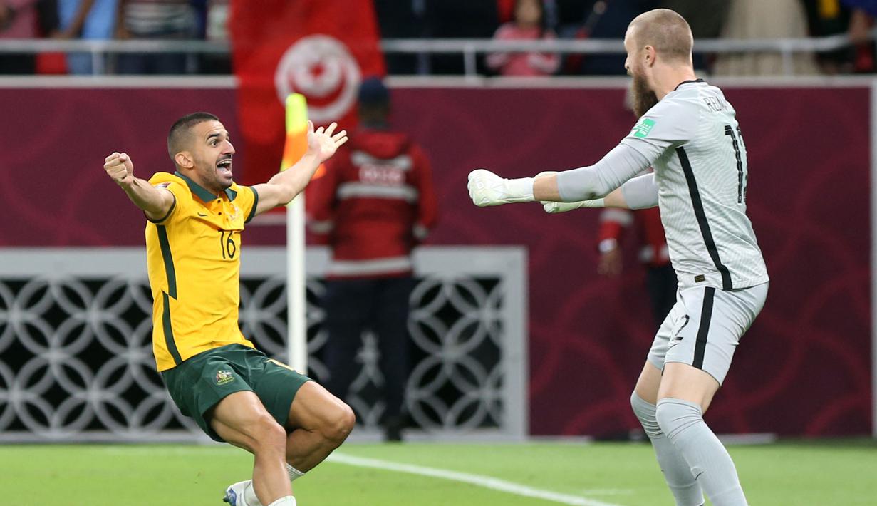 Dalam pertandingan tersebut Australia dan juga Peru sama-sama tampil ngotot demi berlaga di ajang bergengsi. Situasi tersebut membuat penentuan pemenang harus dilakukan lewat adu penalti. Pada babak tos-tosan, Timnas Australia berhasil keluar sebagai pemenang dengan skor 5-4. (AFP/Mustafa Abumunes)