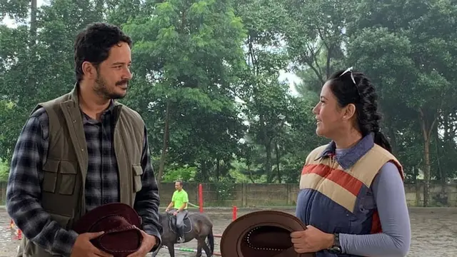 6 Potret Fathir Muchtar dan Fera Feriska di Balik Layar Love Story, Selalu Kompak