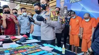 Polres Tasikmalaya menggelar ekspose kasus komplotan penggasak uang dengan modus ganjal ATM, Kamis (15/4/2021). (Foto: Humas Polres Tasikmalaya)