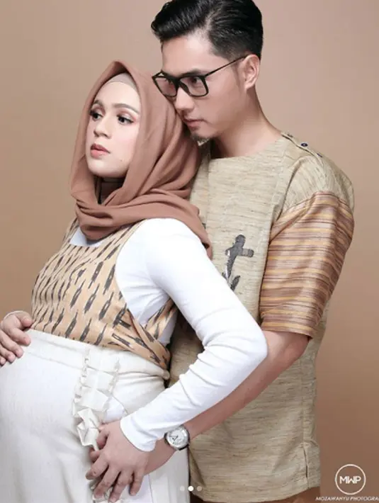 Memasuki usia kandungan 7 bulan, Nycta Gina dan Rizky Kinos mengabadikan momen itu melalui foto maternity. (Foto: instagram.com/mozawahyu)