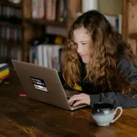 Asupan nutrisi memainkan peran penting dalam perkembangan otak anak. (unsplash.com/@anniespratt)