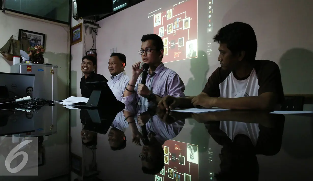 Direktur LBH Jakarta, Algiffari Aqsa memberi keterangan saat jumpa pers di kantor LBH, Jakarta, Minggu (30/10). Dalam keterangan persnya, para aktivis mendesak Presiden Jokowi untuk segera mengungkap dokumen terkait kasus munir. (Liputan6.com/Johan Tallo)