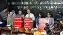 Komnas HAM menerima poster yang berisi dukungan terhadap KPK, Jakarta, Senin (26/1/2015). (Liputan6.com/Panji Diksana)
