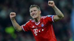 Bastian Schweinsteiger berupah posisi ketika Louis van Gaal menukangi Bayern Munich pada tahun 2009. Awalnya ia merupakan winger kiri dan dipindah menjadi gelandang tengah oleh van Gaal. Alhasil ia menjadi salah satu gelandang tengah terbaik di dunia saat ini. (Foto: AFP/Andrew Yates)
