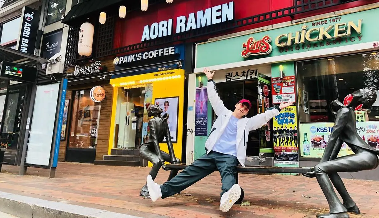 Baru-baru ini, Lee Sang Min menanyakan berapa omzet yang didapat Seungri dari restoran ramennya. Maknae BigBang ini mengaku jika setiap cabang menghasilkan uang dengan jumlah yang besar. (Foto: instagram.com/seungriseyo)