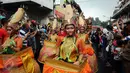 Peserta parade Pesta Rakyat Bogor melintas di Jalan Surya Kencana, Bogor, Senin (22/2/2016). Pesta Rakyat Bogor 2016 bersamaan dengan perayaan Cap Go Meh di Kota Bogor. (Liputan6.com/Helmi Fithriansyah)