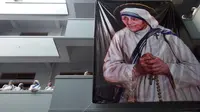 Peringatan kematian Bunda Teresa yang ke-19 di Kalkuta, India (5/9/2016). (AFP/Dibyangshu Sarkar)
