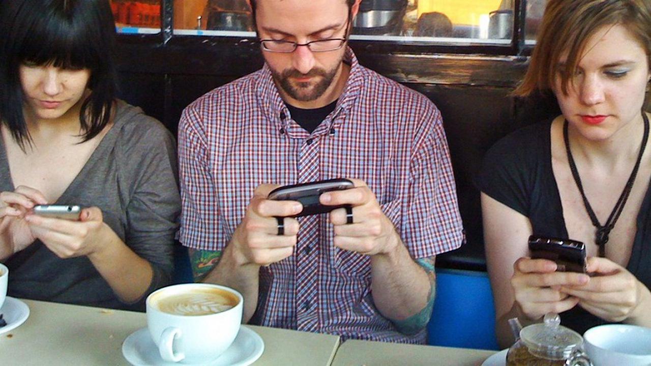 Anda Kecanduan Smartphone? Cek dengan Aplikasi Ini