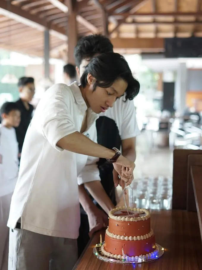 Potret Keisha Alvaro Rayakan Ulang Tahun Ke-20 Tahun, Dapat Kejutan dari Keluarga