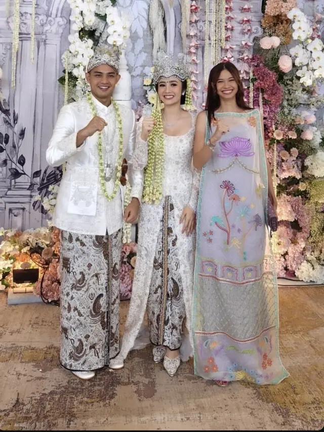 Tampilan Yuki Kato dari Siraman hingga Resepsi Pernikahan Febby Rastanty. [@yukikt]