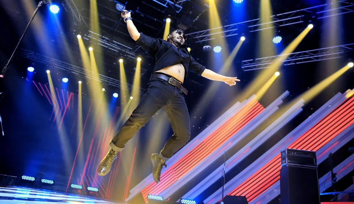 Vokalis Jamrud, Krisyanto merasa puas bisa ikut terlibat dalam acara The Biggest Concert Super Band. Sejak lama grup ini mengidamkan acara yang tanpa banyak gimmik dan canda. (Adrian Putra/Bintang.com)