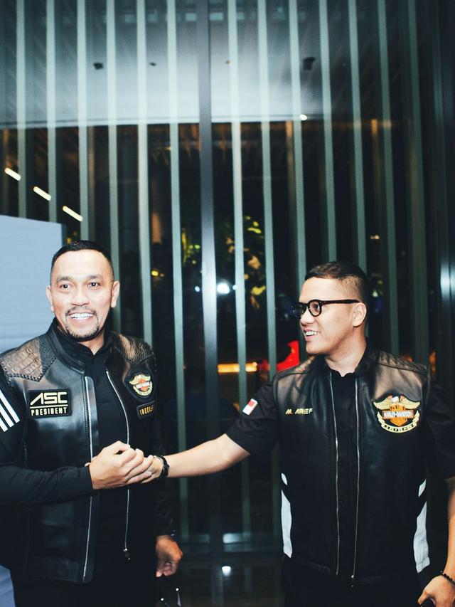 Selebgram Arief Muhammad dan Ahmad Sahroni. (Foto: Dok. Instagram @ariefmuhammad)