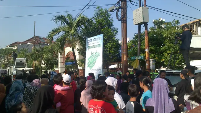 [Bintang] Warga Sambut Jenazah Olga Syahputra