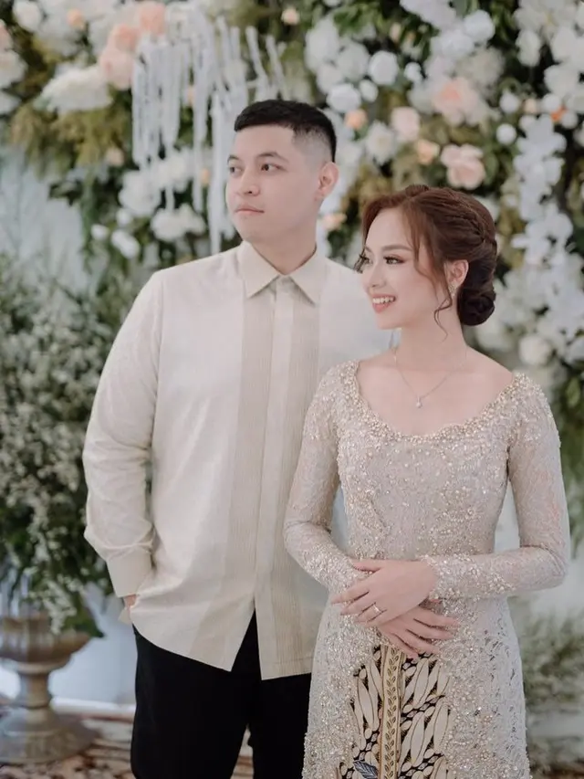 Putri Willy Dozan dan Betharia Sonata saat Tunangan. [@official.bethariasonata]