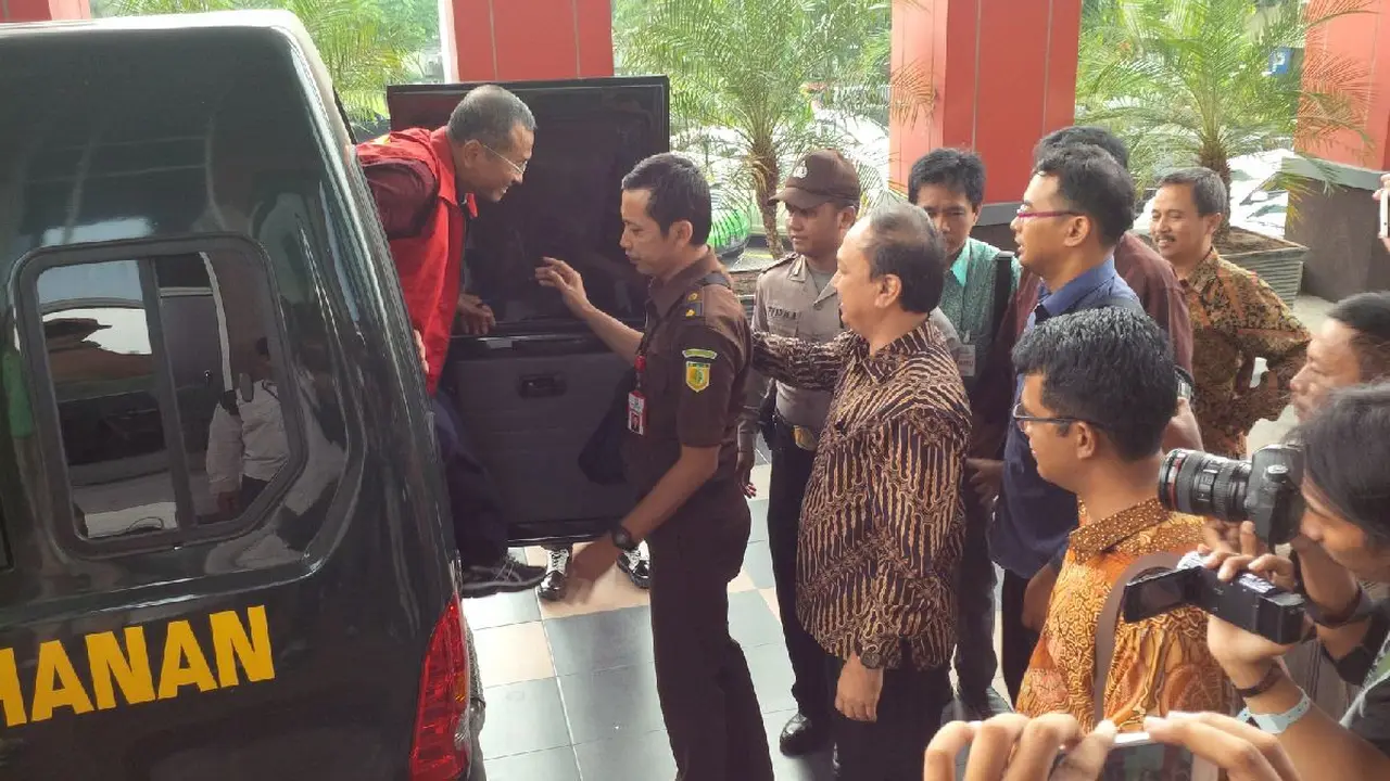 Pemeriksaan Perdana Sebagai Tersangka, Dahlan Iskan Ulas Senyuman