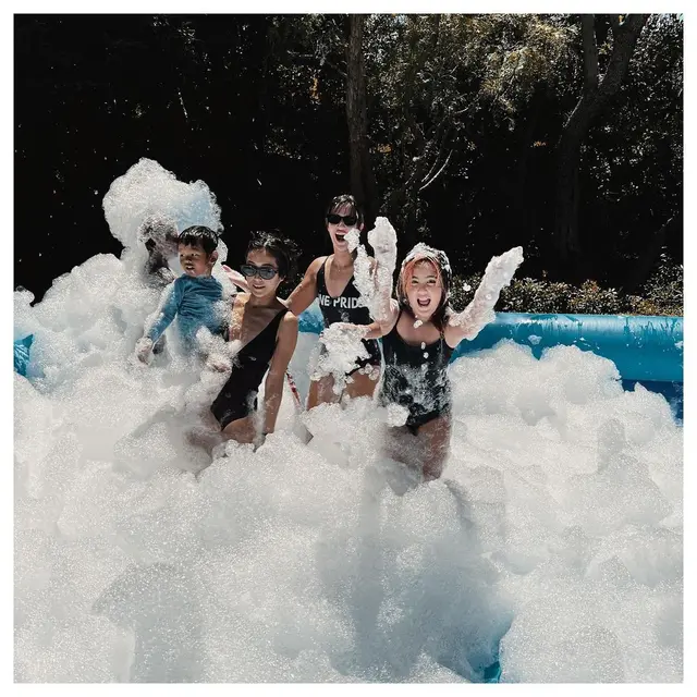 Nia Ramadhani bersama keluarga (Instagram/ramadhaniabakrie)