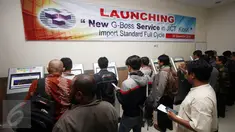 Sejumlah pengguna simulasi penggunaan sistem pembayaran baru "Gboss Kiosk" untuk transaksi impor di Jakarta, Jumat (30/12). (Liputan6.com/Faizal Fanani)