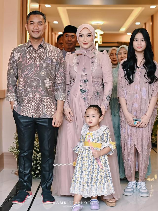 Zaskia Gotik Hamil Lagi