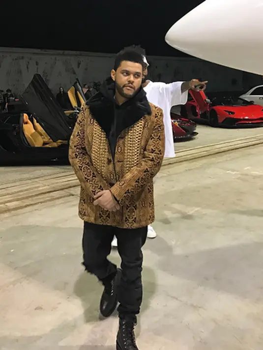 Sebelumnya, baik Selena maupun The Weeknd punya kenangan masa lalu bersama kekasih mereka masing-masing. Selena yang dikenal sebagai kekasih hati Justin Bieber, putus di tahun 2014 setelah berpacaran dalam waktu yang cukup lama. (Instagram/Theweeknd)