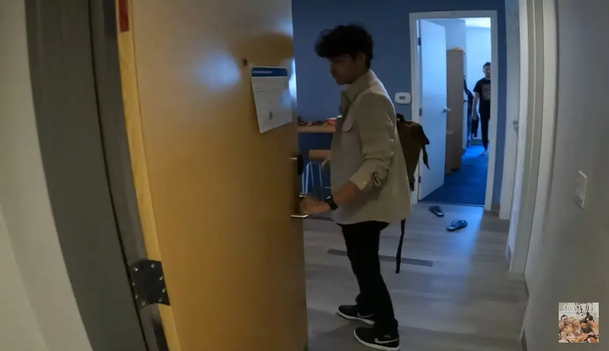 Tinggal sendiri untuk pertama kali, Arie dan Fenita sempat khawatir anaknya ngekos. [Youtube.com/ceritauntungs]