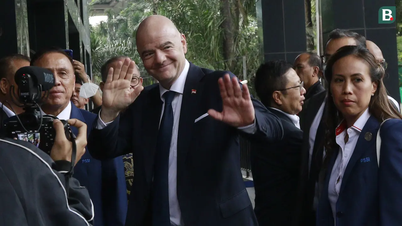 Foto: Presiden FIFA Lanjut Mengunjungi Kantor PSSI, Semobil Bareng Iwan Bule