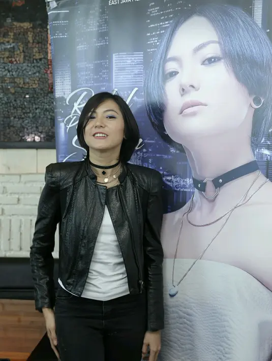 Statusnya yang masih sendiri itu, hingga ada yang mengenalkan. Bahkan, banyak yang bilang, saat sudah putus asa, baru minta dikenalin. (Galih W. Satria/Bintang.com)