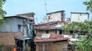 Badan Penanggulangan Bencana Daerah (BPBD) DKI Jakarta juga mencatat total 996 warga mengungsi di 17 lokasi berbeda yang tersebar di Jakarta Timur, Jakarta Barat, Jakarta Pusat, dan Jakarta Selatan, Senin (7/7/2025). (BAY ISMOYO/AFP)