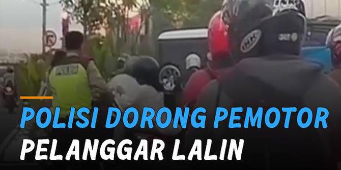 VIDEO: Viral Polisi Dorong Pemotor Pelanggar Lalin Sampai Jatuh