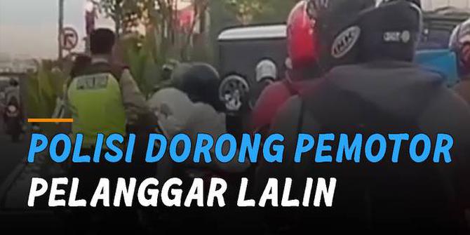 VIDEO: Viral Polisi Dorong Pemotor Pelanggar Lalin Sampai Jatuh