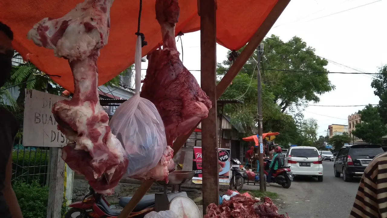 Salah satu lapak penjual daging Meugang di Gampong Beurawe, Kota Banda Aceh (Liputan6.com/Rino Abonita)