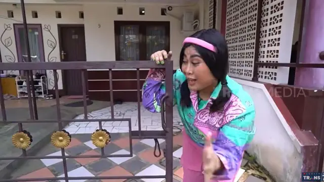 Penampakan rumah Elly Sugigi (YouTube/Trans7 Official)