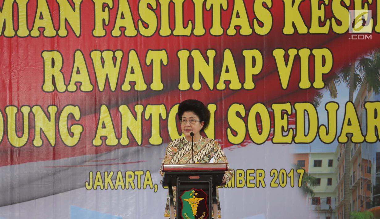 Menteri Kesehatan Nila Farid Moeloek memberi sambutan pada peresmian gedung baru di RS Polri, Jakarta, Kamis (28/12). Gedung baru di RS Polri yakni gedung Perawatan VIP dan VVIP Anton Sudjarwo dengan lima lantai, 87 ruangan. (Liputan6.com/Faizal Fanani)