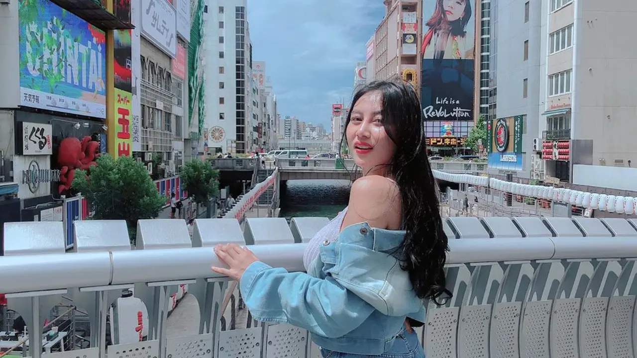 7 Momen Keseruan Pamela Safitri Saat Liburan Ke Jepang