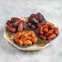 buah kurma yang manis menjadi menu wajib takjil//copyright freepik/azerbaijan_stockers