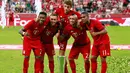 Para Pemain  Bayern Muenchen bergembira dan berpose bersama saat memenangkan juara Audi Cup 2015 di Allianz Arena , Munich , Jerman, Kamis (6/8/2015). Bayern Muenchen menang dengan skor 1-0. (Reuters/Jason Cairnduff)