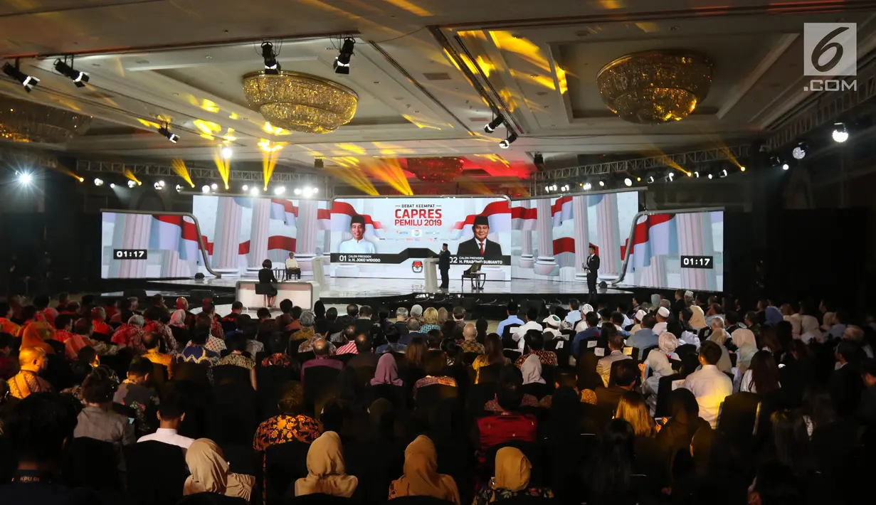 Suasana debat keempat Pilpres 2019 yang diselenggarakan KPU di Hotel Shangri-La, Jakarta, Sabtu (30/3). Debat kali ini mengangkat tema tentang ideologi, pemerintahan, pertahanan dan keamanan, serta hubungan internasional. (Liputan6.com/JohanTallo)