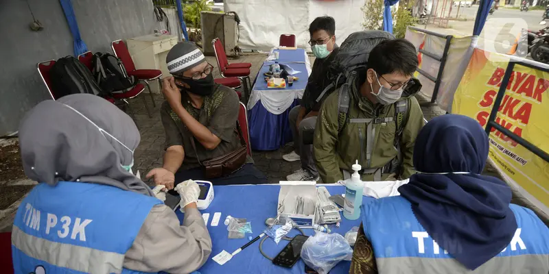 FOTO: Cegah Penularan COVID-19, Polres Tangerang Selatan Gelar Rapid Test Gratis