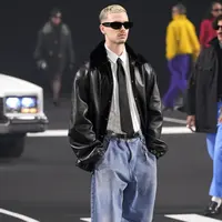 Intip pesona Romeo Beckham di panggung Paris Fashion Week 2026 (@romeobeckham)